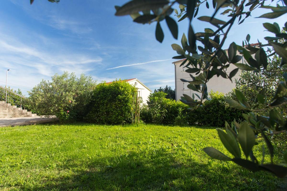 Apartments Adriatic 3 Selce Bagian luar foto