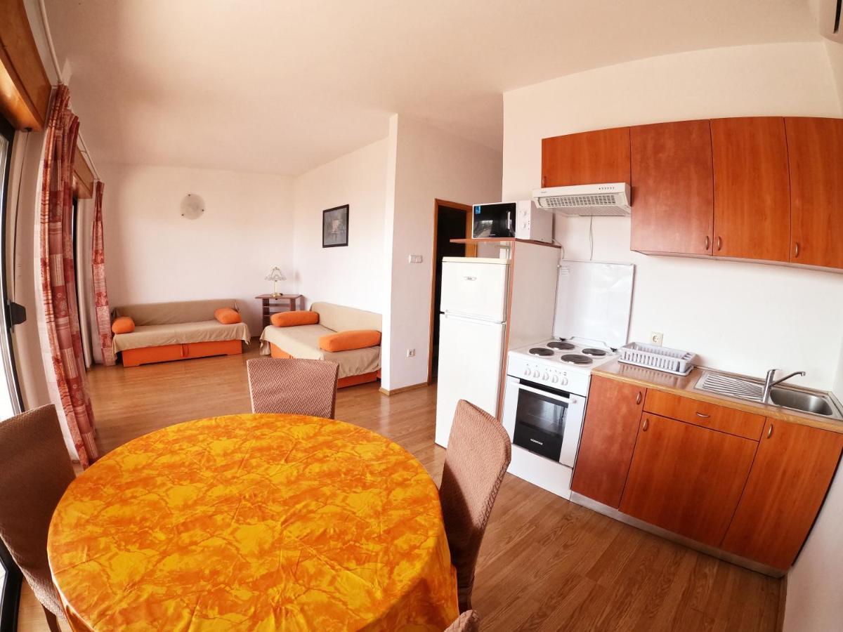Apartments Adriatic 3 Selce Bagian luar foto